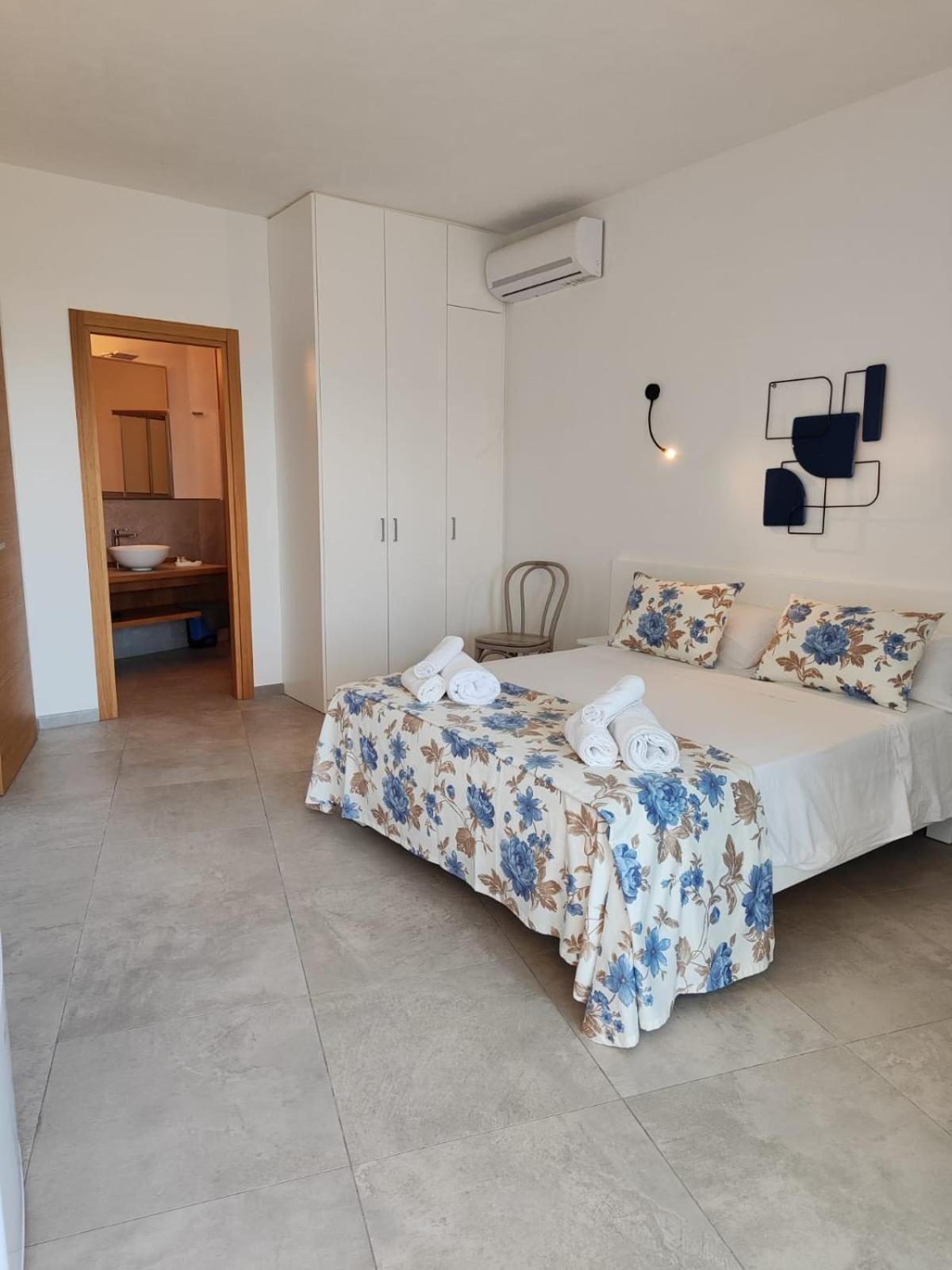 Rooms, Affittacamere Maksim Golfo Aranci Exterior foto