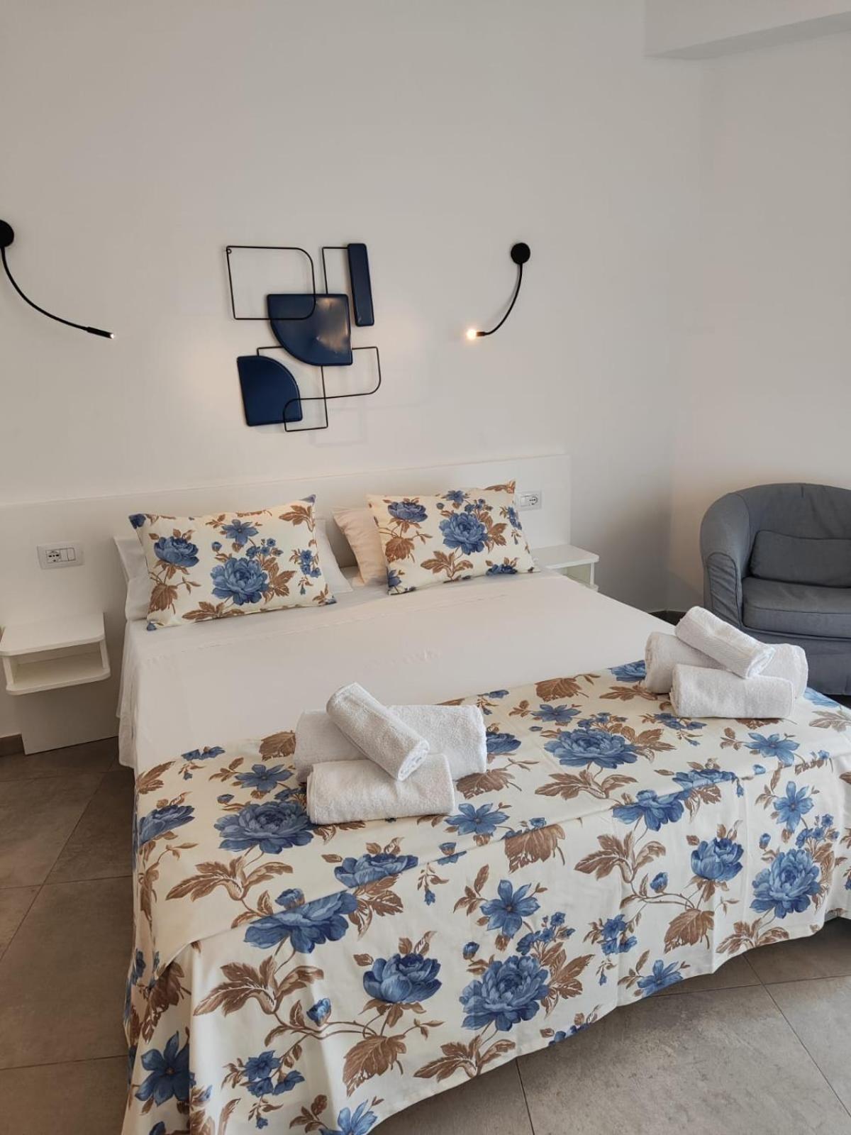 Rooms, Affittacamere Maksim Golfo Aranci Exterior foto