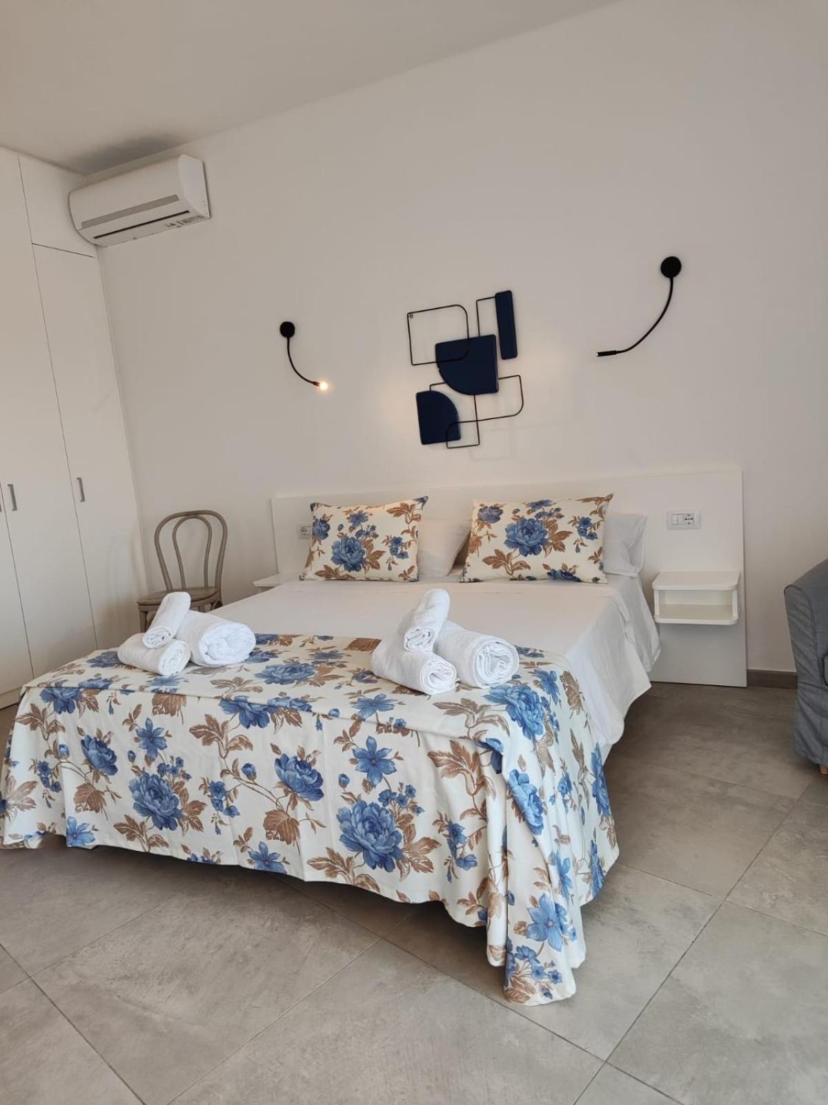 Rooms, Affittacamere Maksim Golfo Aranci Exterior foto