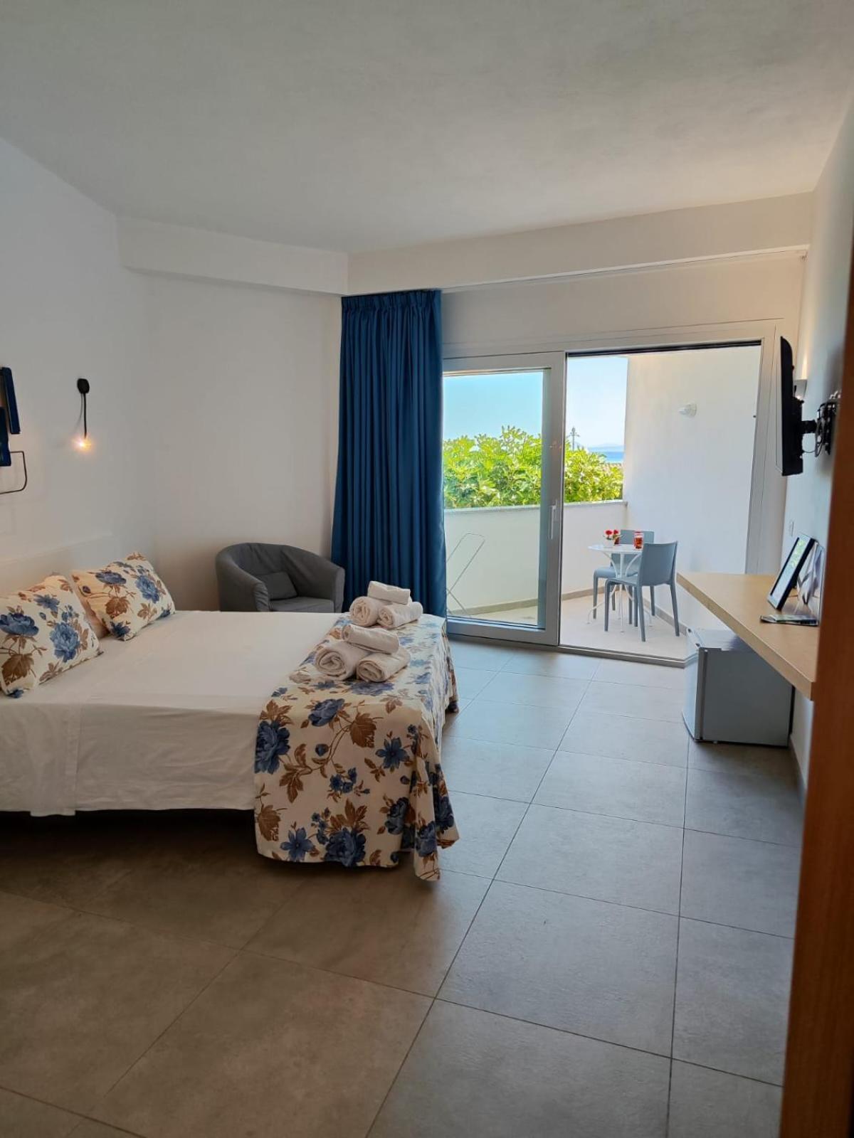 Rooms, Affittacamere Maksim Golfo Aranci Exterior foto