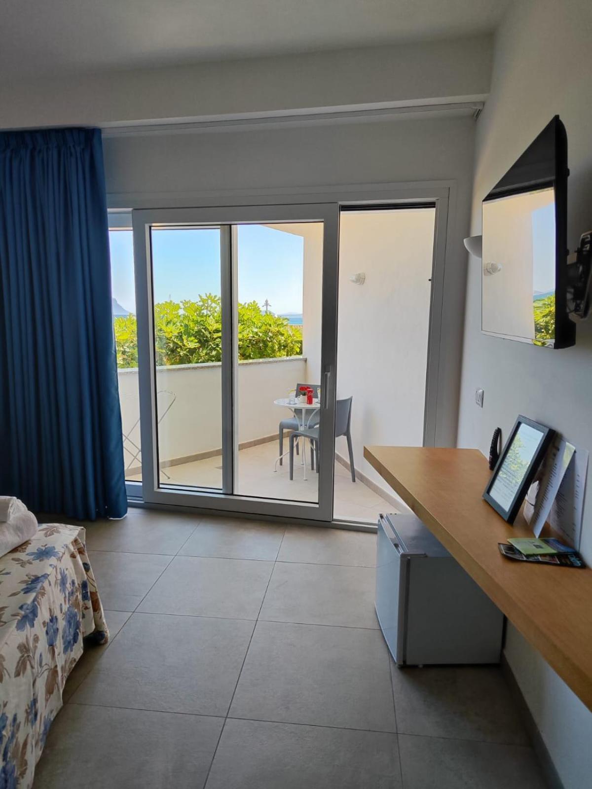 Rooms, Affittacamere Maksim Golfo Aranci Exterior foto