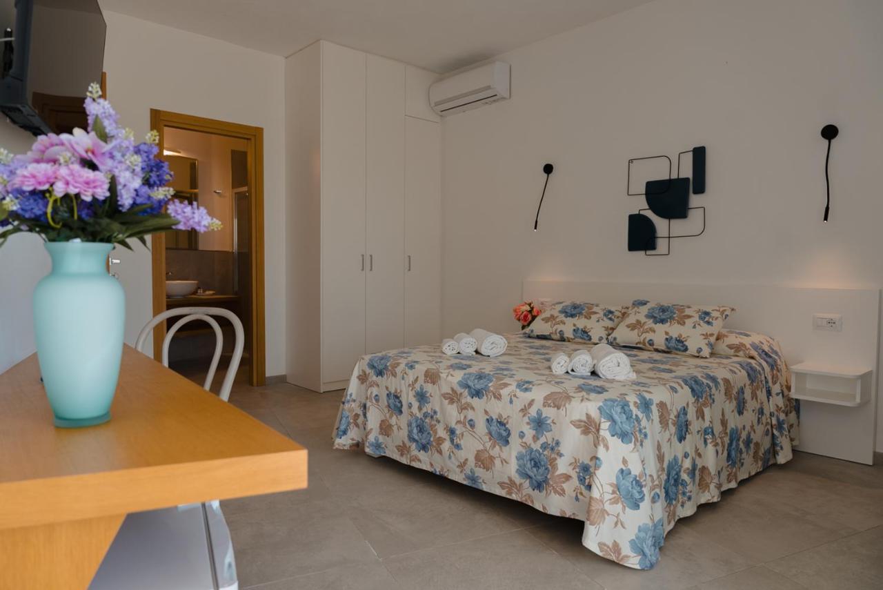 Rooms, Affittacamere Maksim Golfo Aranci Exterior foto