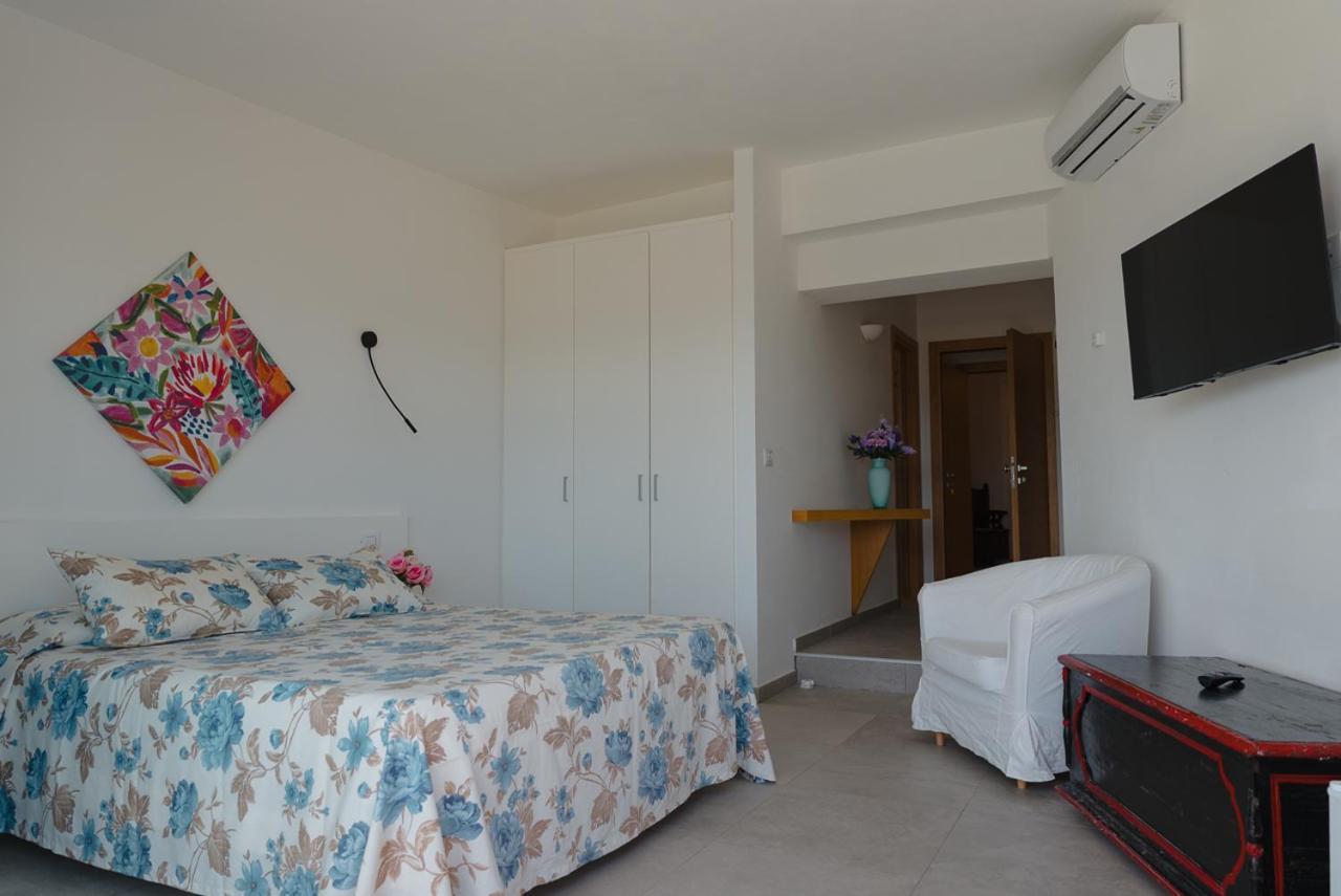 Rooms, Affittacamere Maksim Golfo Aranci Exterior foto